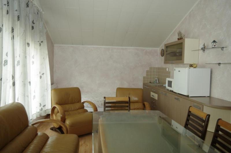 Europe Guesthouse Нарва Екстер'єр фото